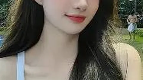 揭秘足球巨星700球纪录：梅西左脚神技惊世，C罗巧打裆部破门